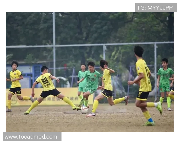 餐馆老板的足球明星梦如何在绿茵场上闪耀人生的精彩与挑战